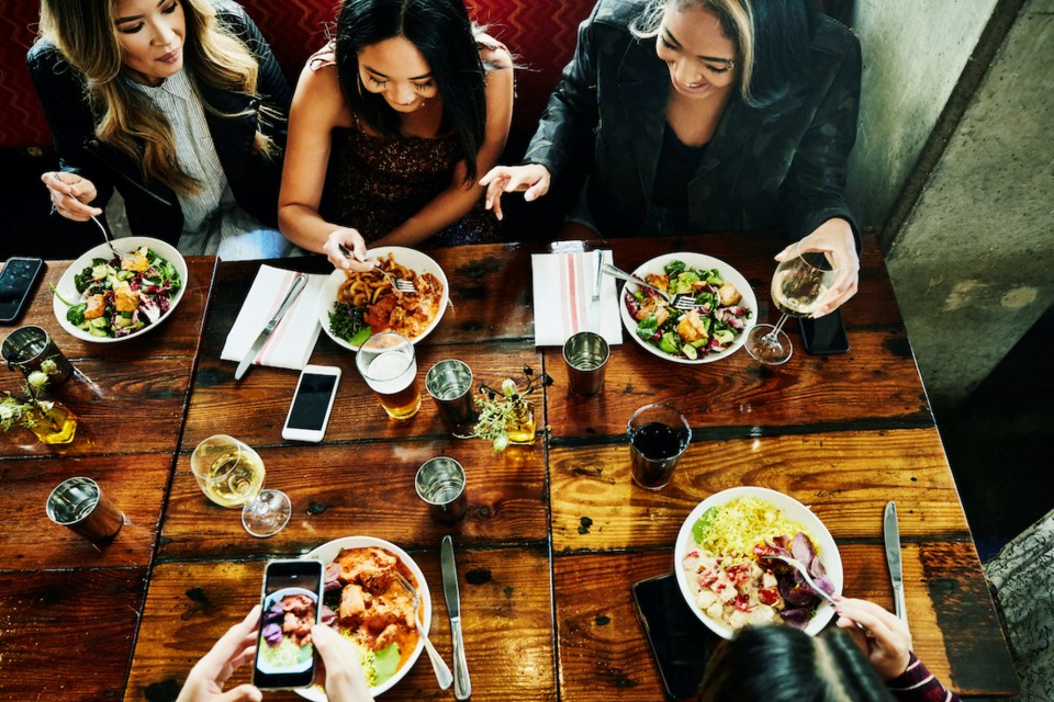 restaurant-table-dine-out