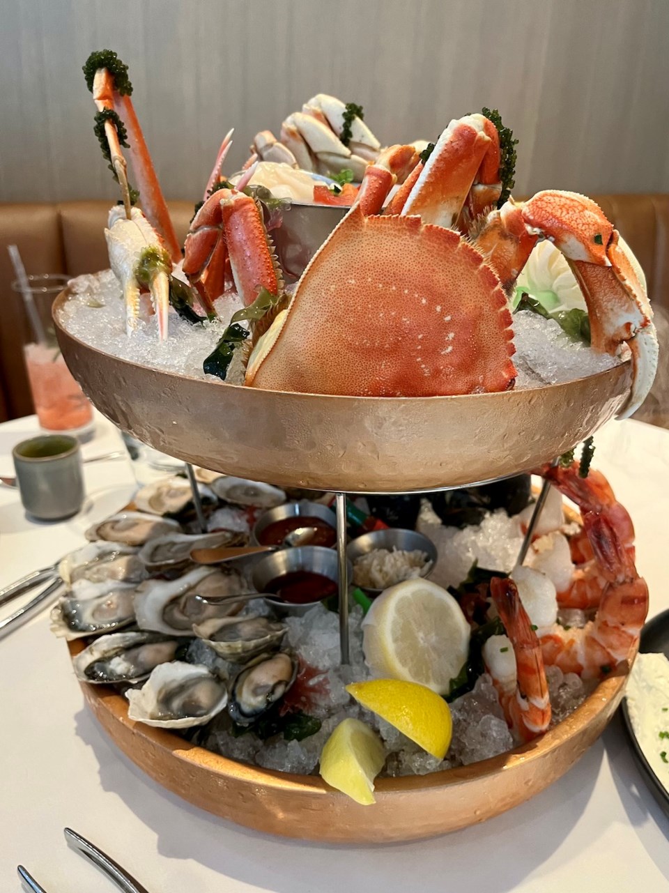 rileys-restaurant-vancouver-02-seafood-tower