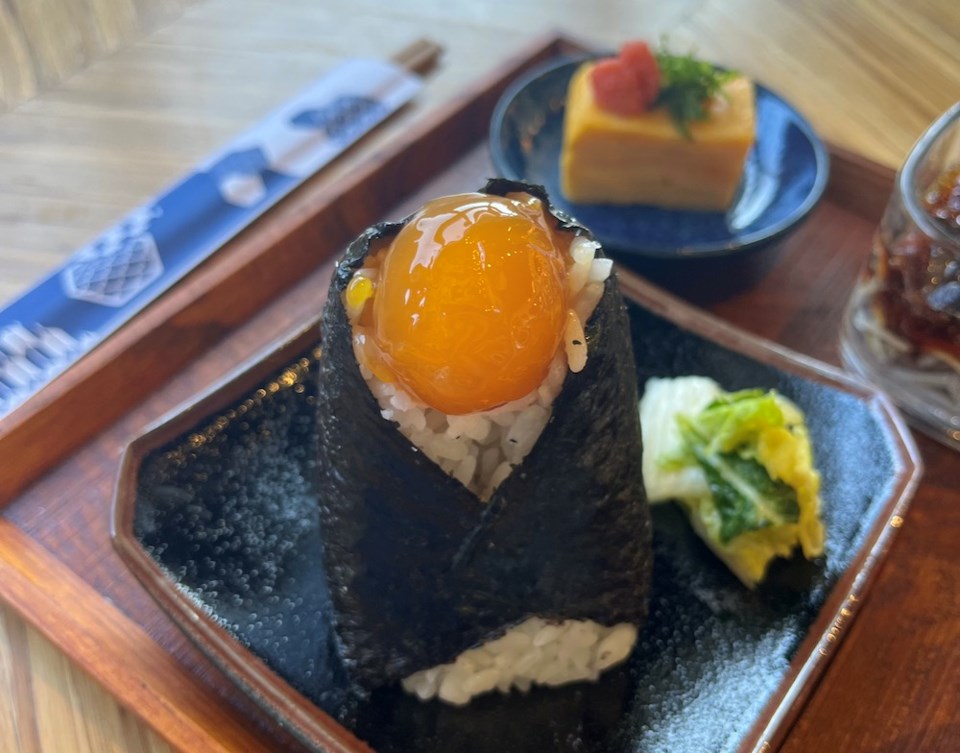 takenaka-egg-yolk-onigiri