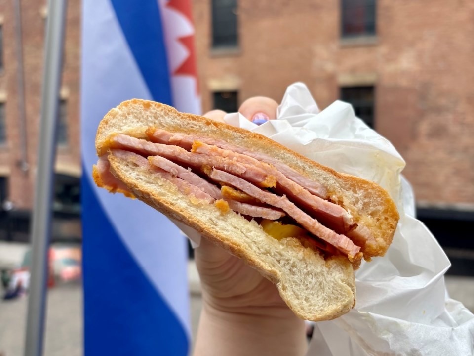 toronto-food-peameal-bacon-st-lawrence-market