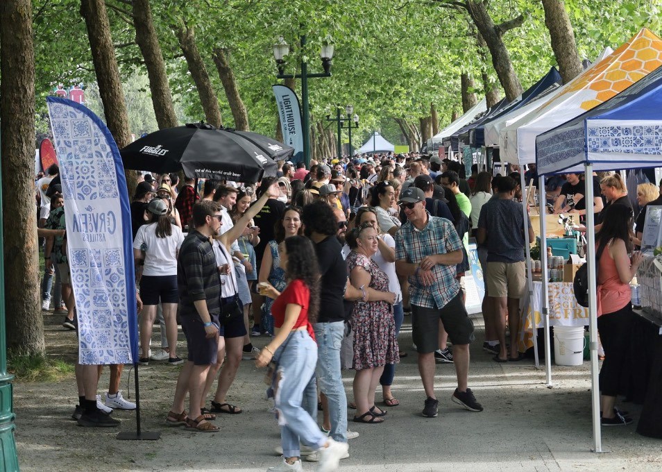 vcbw-saturday-crowds-beer-vancouver