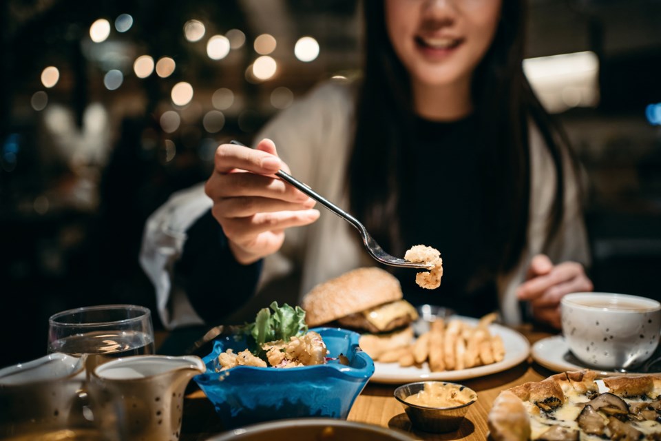 woman-restaurant-table-dining-meal