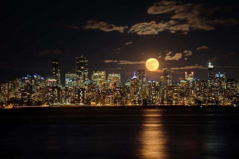 Vancouver weather March full moon to appear enormous Vancouver Is