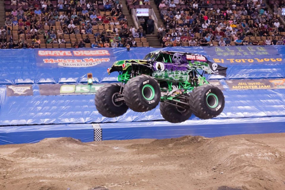 grave_digger_MONSTER TRUCK 