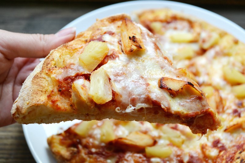 ham-pineapple-hawaiian-pizza
