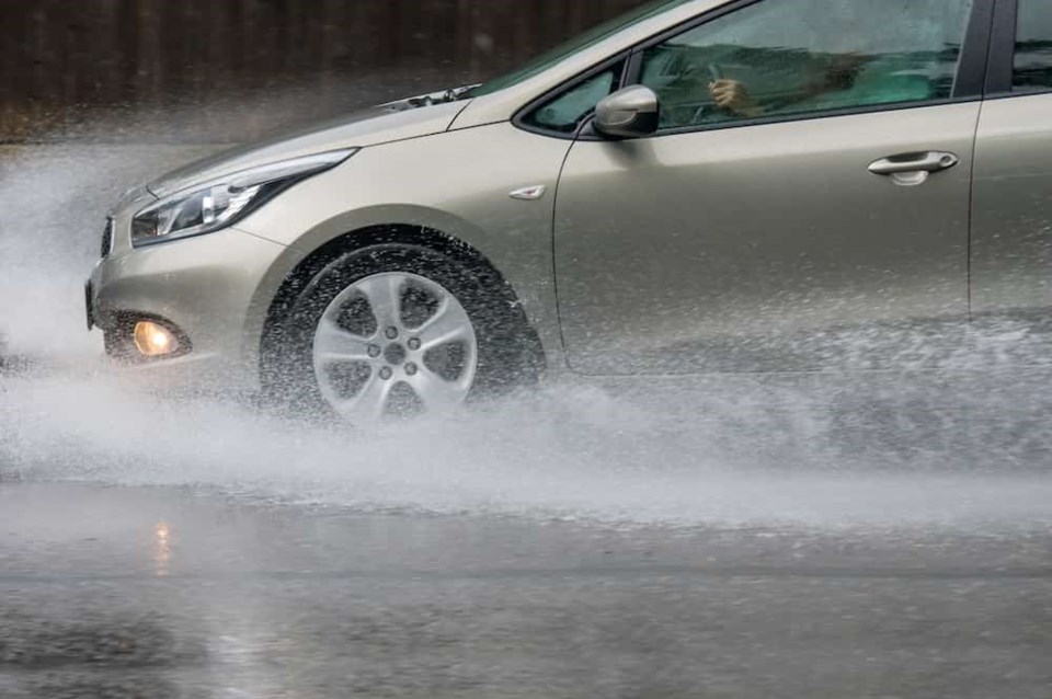 heavy-flooding-road