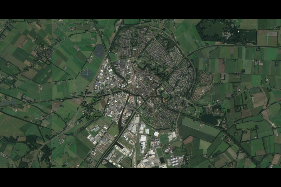 Coevorden's footprint on the land is significantly smaller than Vancouver.