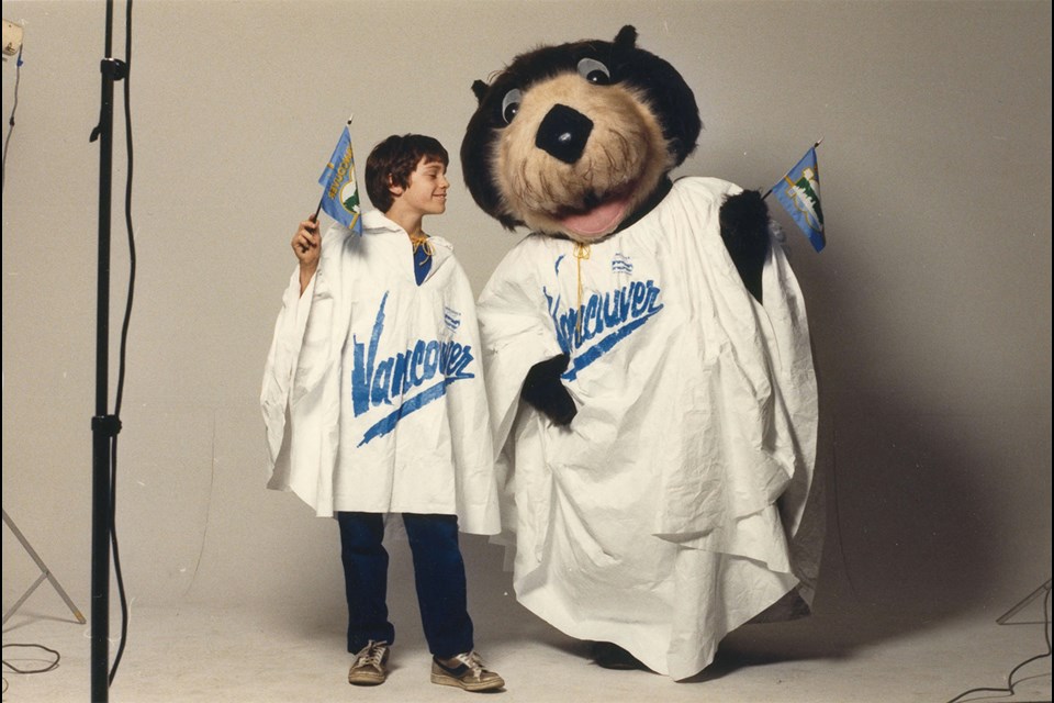 Tillicum the sea otter celebrating Vancouver's centennial in a branded 鶹ýӳrain poncho - 2011-010.2395