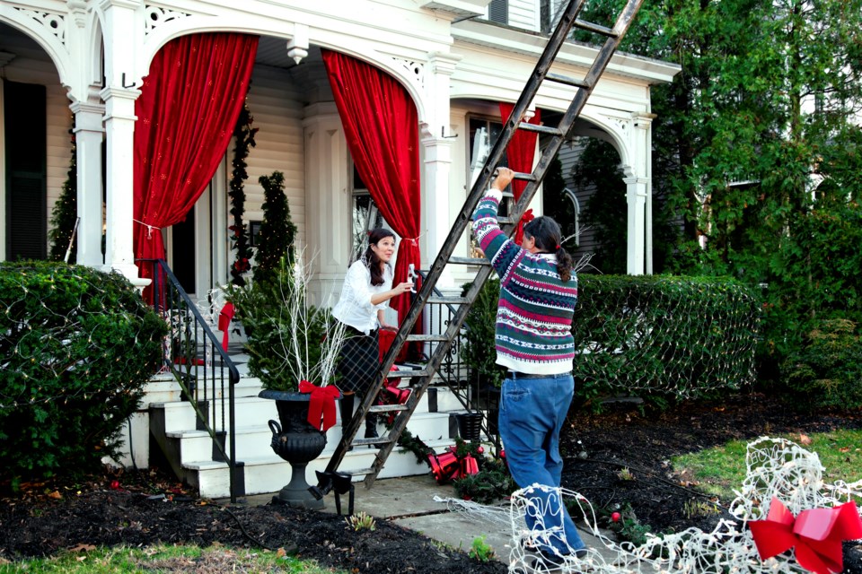 When do people in Vancouver put up their Christmas decorations?