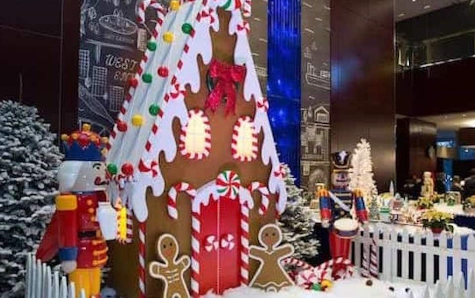 vancouver-events-hyatt-gingerbread-house-2023