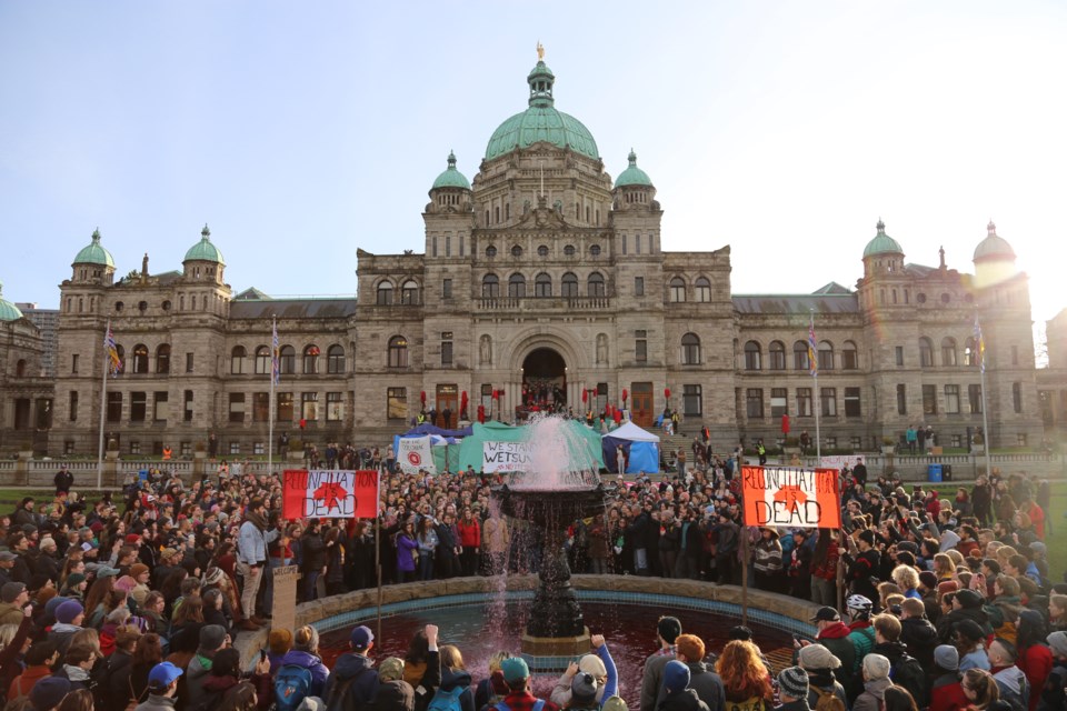 legislature-wetsuweten-protest-1