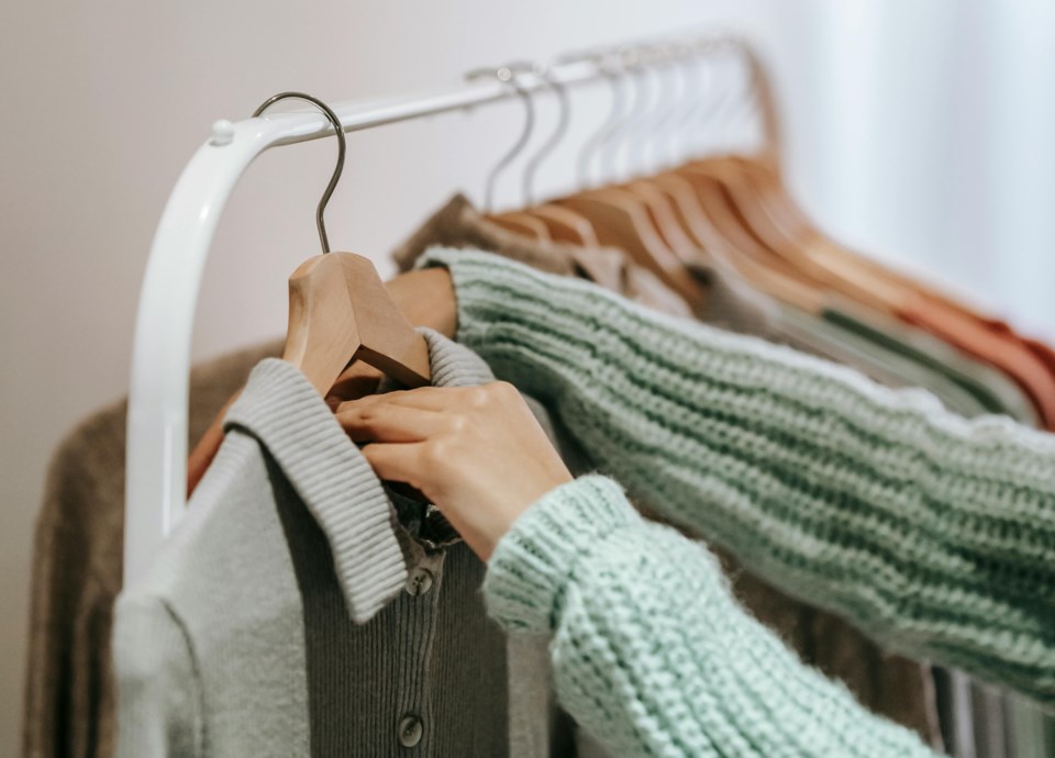shopping-clothes-women-rack-pexels