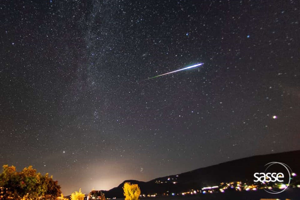 B C Man Captures Awe Inspiring Snap Of Multi Coloured Shooting Star Photo Vancouver Is Awesome