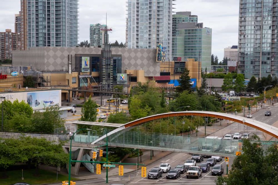 The Burnaby RCMP is urging the public to avoid the Metrotown area due to an evolving police incident on Oct. 1, 2021.  Photo: Metropolis at Metrotown / Getty Images