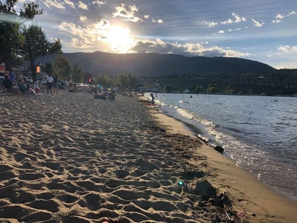 okanagan-lake-beach