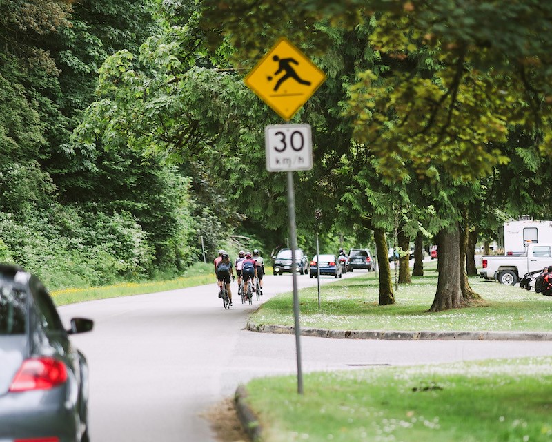 The Spanish Banks Hill route features a not-so-long, not-so-steep 2 km climb suitable for hill repeats (westward), or a fun descent with a beautiful ocean view (eastward).