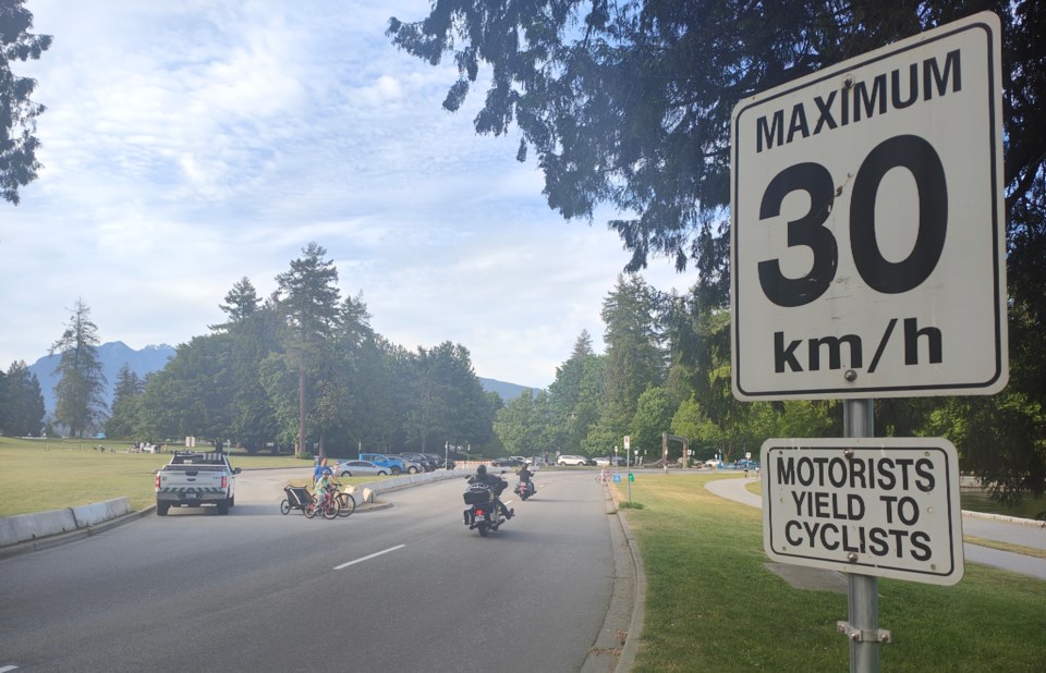 stanley-park-bike-lane-photo