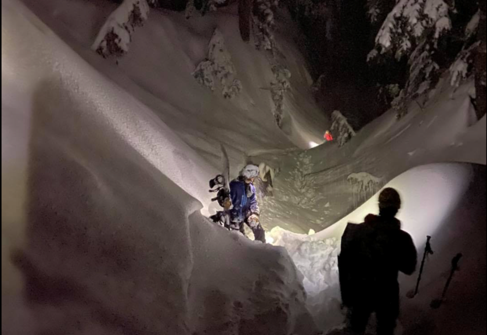 vancouver snowboarders rescued from seymour - north shore rescue facebook