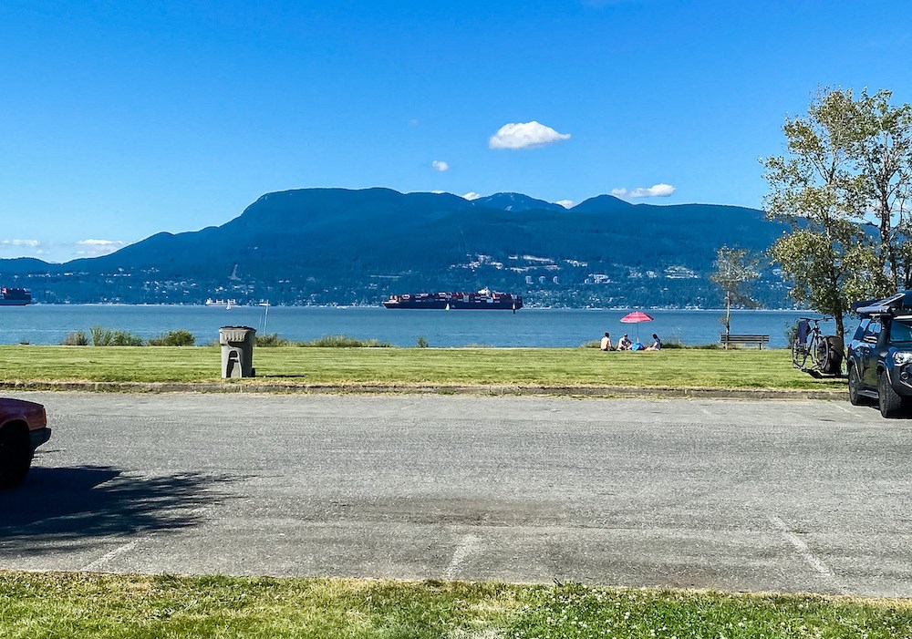 El aparcamiento de Spanish Banks Beach en Vancouver provoca indignación