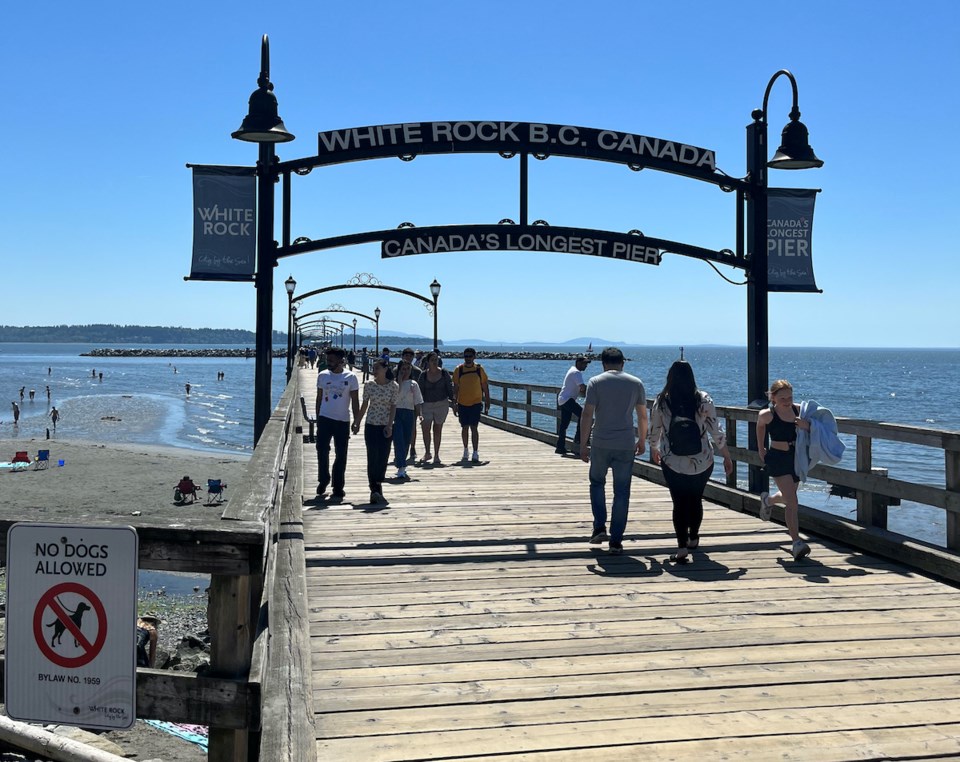 white-rock-pier-sign