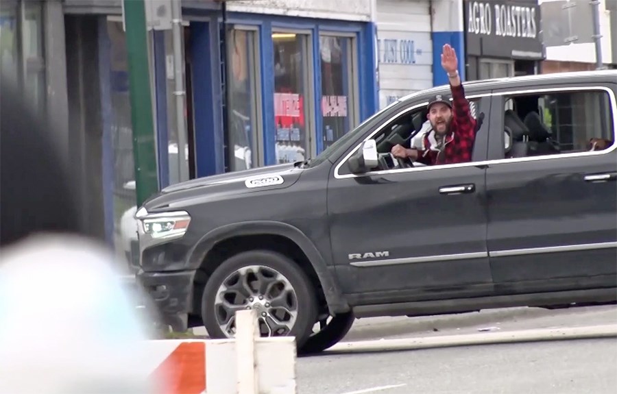 nazi-salute-protestors-vancouver