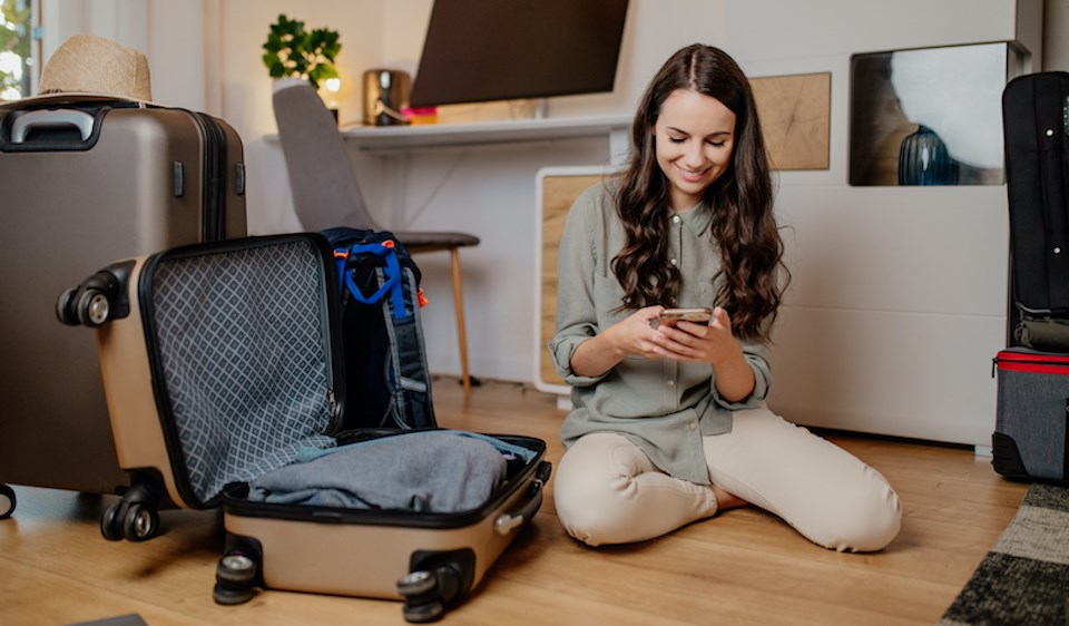 This app shows how long lines are at Vancouver International Airport and other airports in Canada. It also shows you can bring in a carry-on bag.