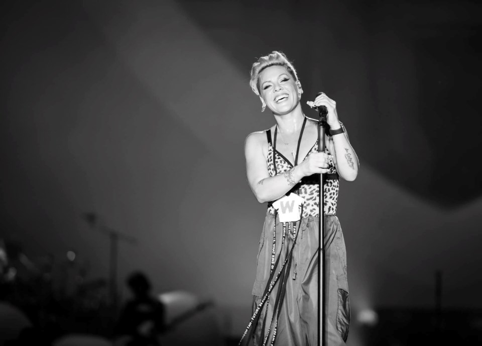 pink-concert-vancouver-singer