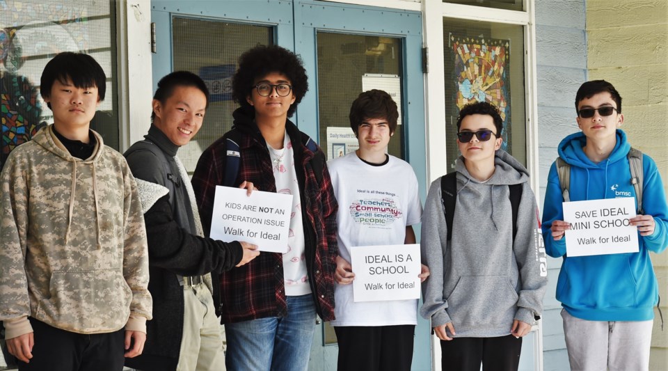 students-ideal-mini-school