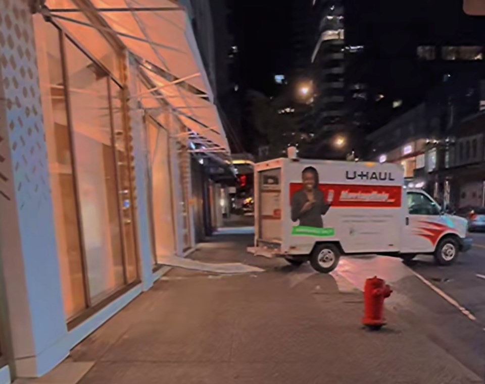 tiktok-video-uhaul-cartier