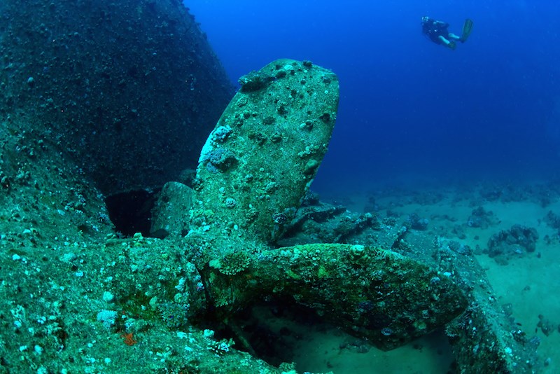 propeller-shipwreck-underwater