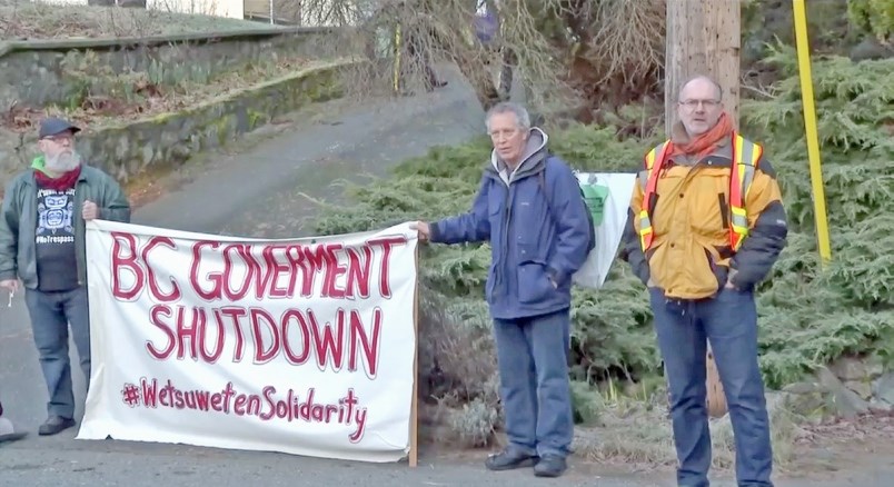 protesters-horgan-home