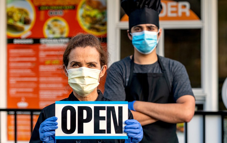 restaurant-open-chef-employee-masks-covid-19