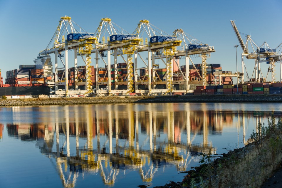 Deltaport_9-17-170-1000x667-7edfd8ba-2ed5-4da6-9c49-cdbe03a0c16d