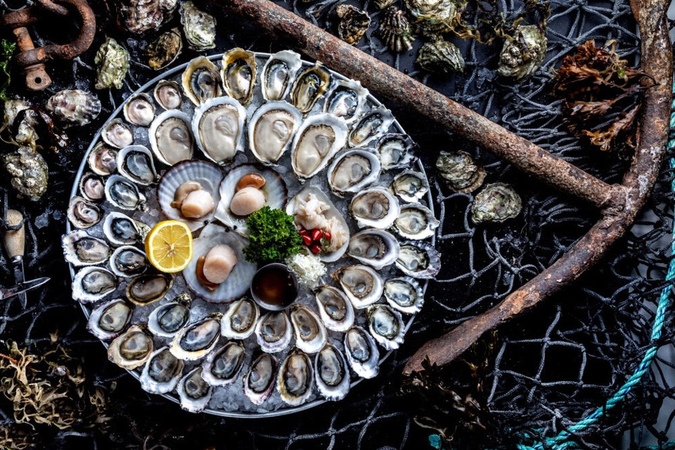 fanny-bay-oyster-bar-tray