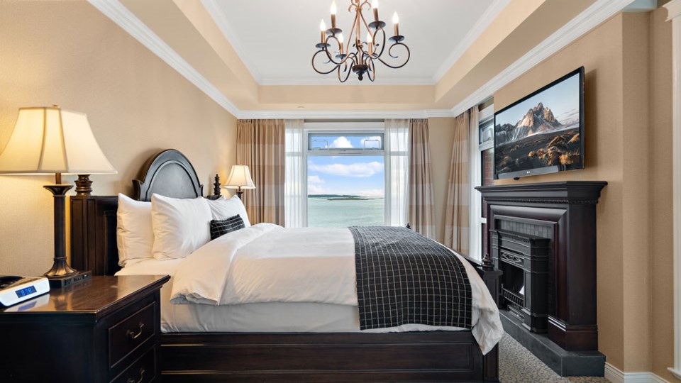 One-Bedroom---Ocean-View-Bedroom-2