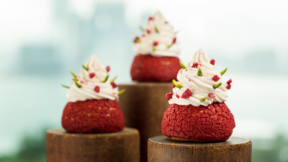 raspberry-pistachio-choux-craquelin