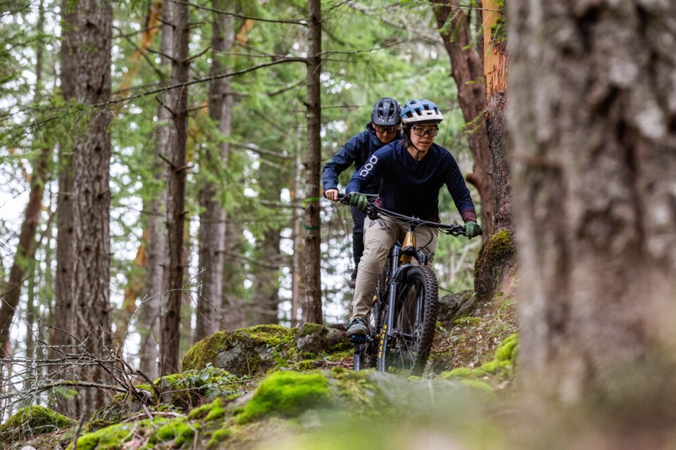 tourism-cowichan-biking