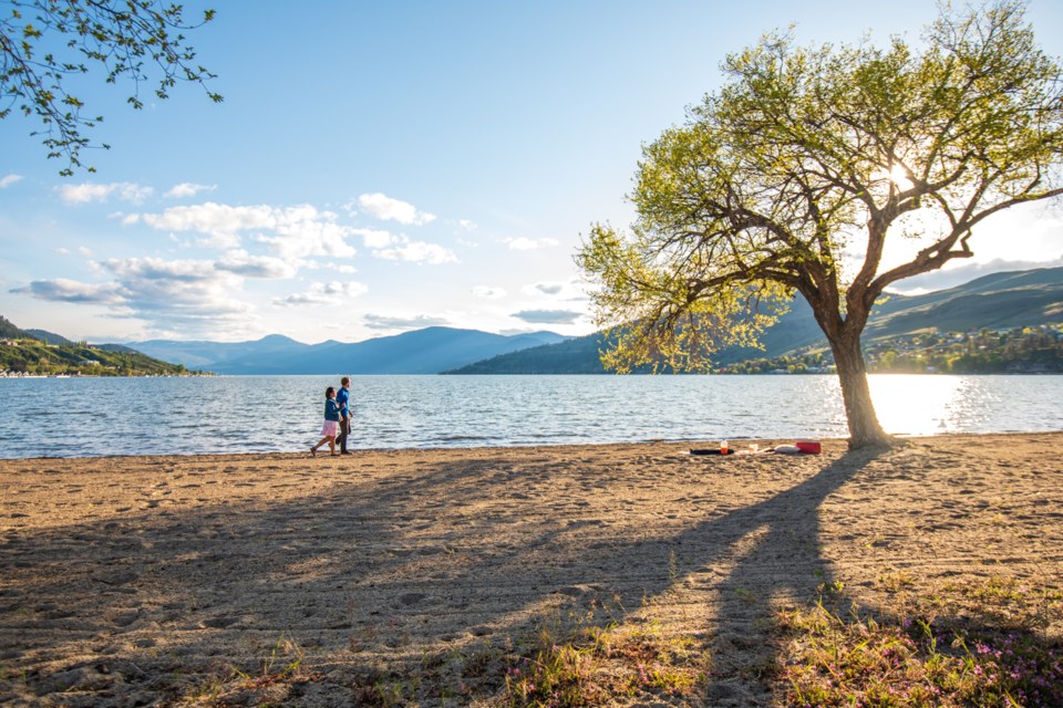 vernon-beaches-canoe-kin-beach-joe-roberts-1