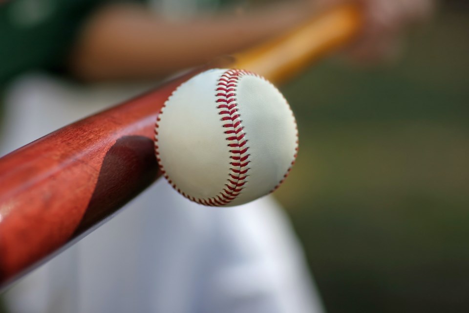 baseball-ball-bat-hit-game