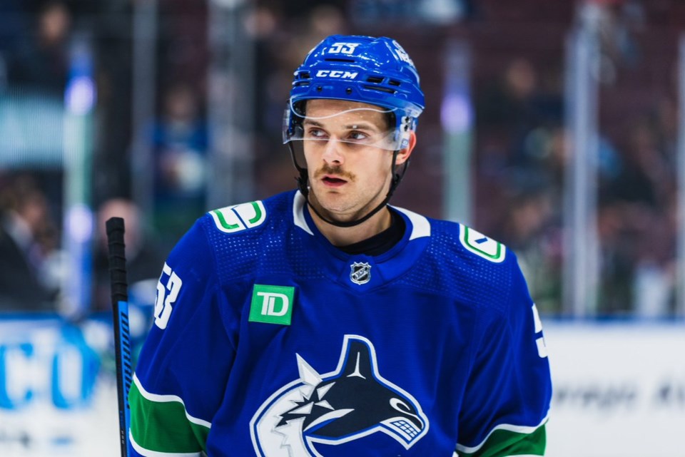 blueger-moustache-canucks-twitter