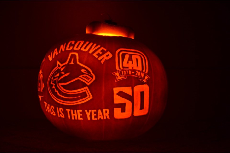 Canucks Jack-o'-lantern designed by pumpkin carver Bruce Ng. photo: Bruce Ng/Twitter