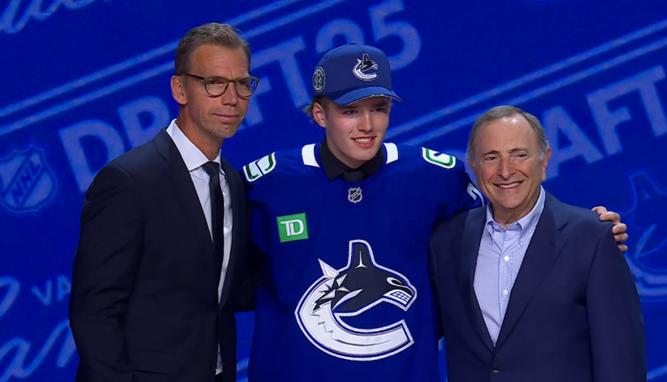 cootes-samuelsson-bettman-2025-nhl-draft