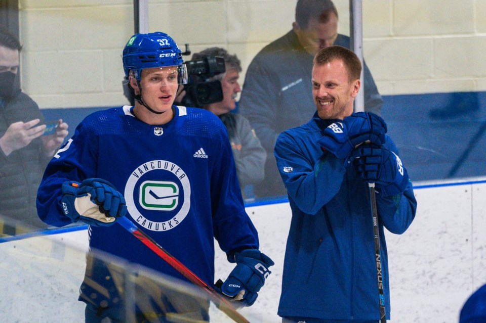 D Elias Pettersson with Henrik Sedin