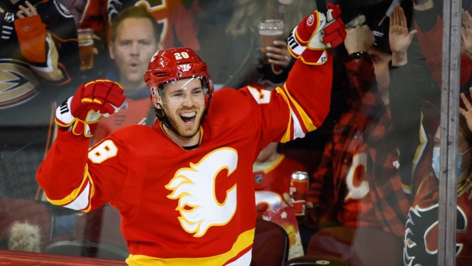 Vancouver Canucks trade for Elias Lindholm from Calgary Flames - Vancouver  Is Awesome