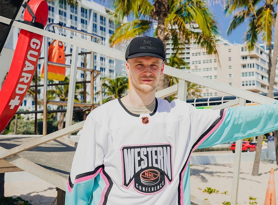 elias-pettersson-all-star-beach