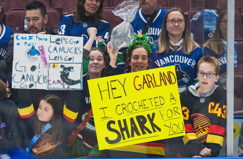 garland-crocheted-shark-miranda-canucks-twitter