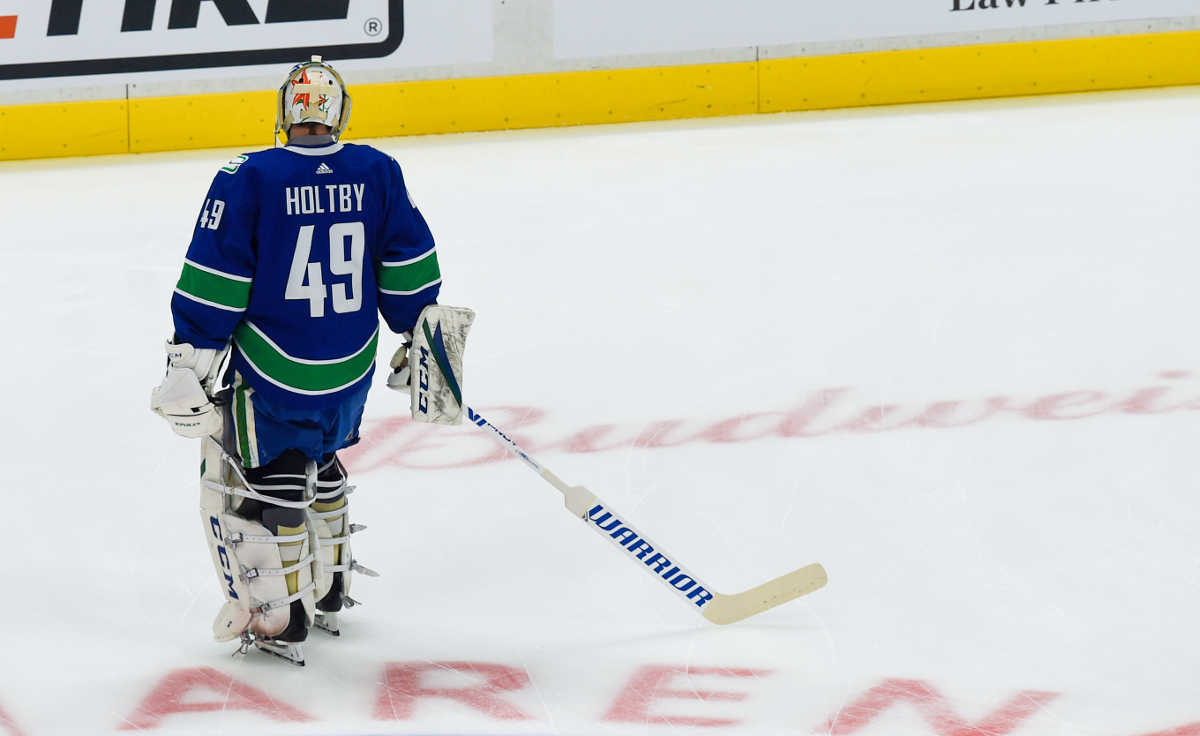 Roberto Luongo announces NHL retirement, Canucks to take salary cap hit