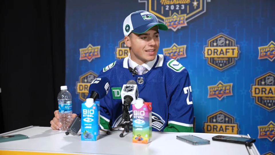 hunter-brzustewicz-reacts-to-being-drafted-by-vancouver-canucks-draft