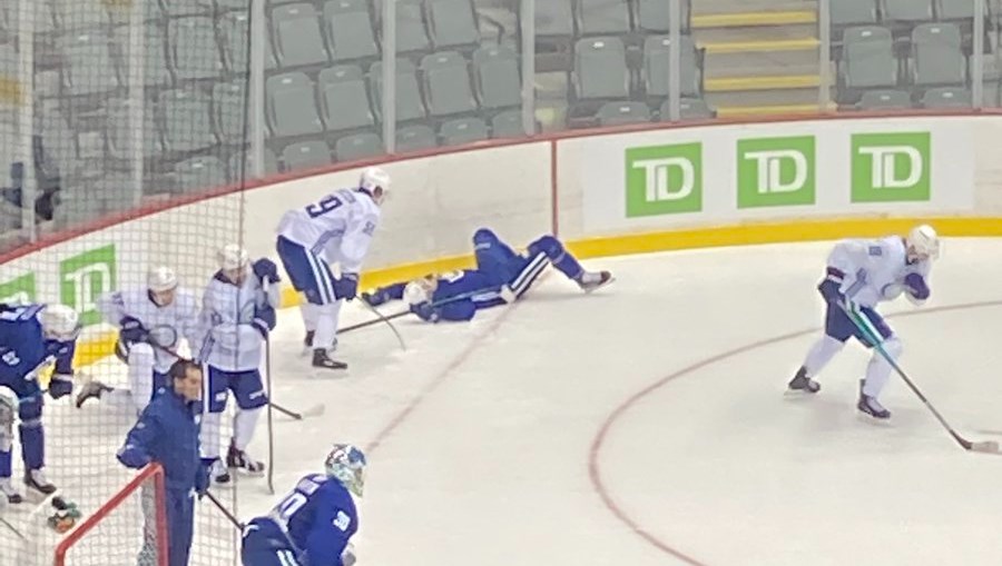 Notatki z obozu w Canucks: niezłomność girlandy i punkty Gullevi