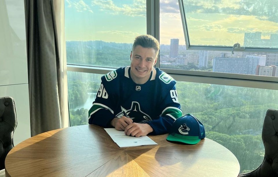 Kuzmenko signs with Canucks Instagram post